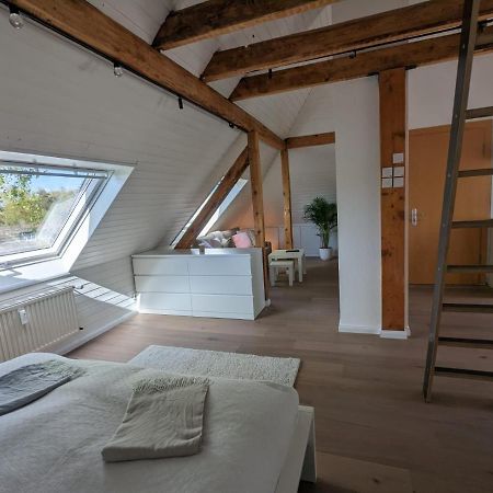 Helles Dachgeschoss-Appartement Крефелд Екстериор снимка