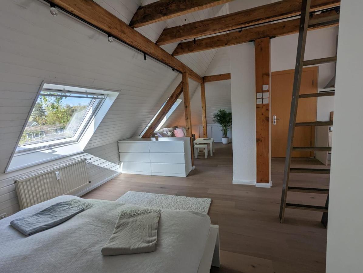 Helles Dachgeschoss-Appartement Крефелд Екстериор снимка