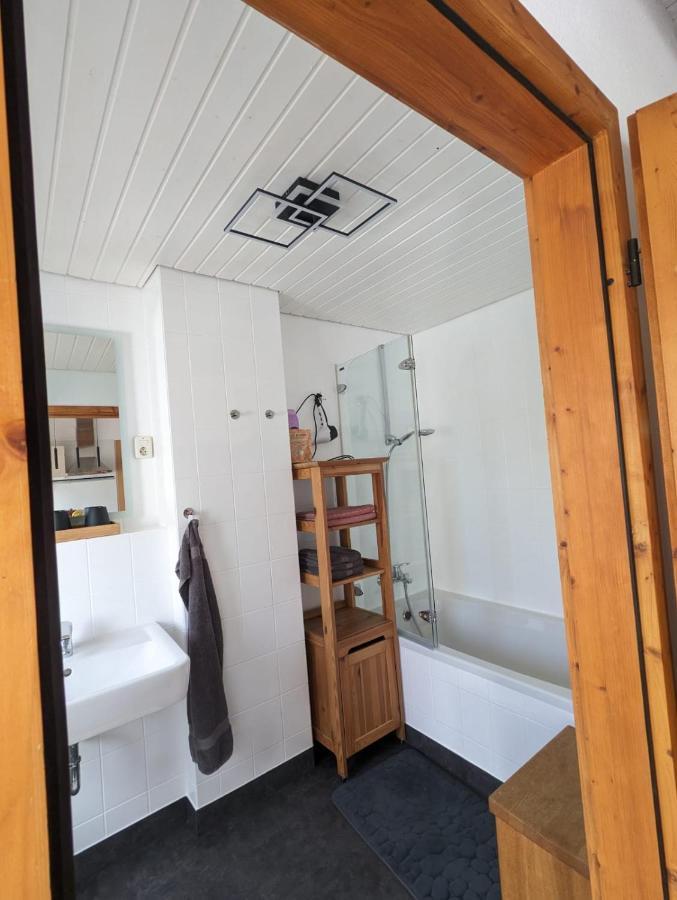 Helles Dachgeschoss-Appartement Крефелд Екстериор снимка