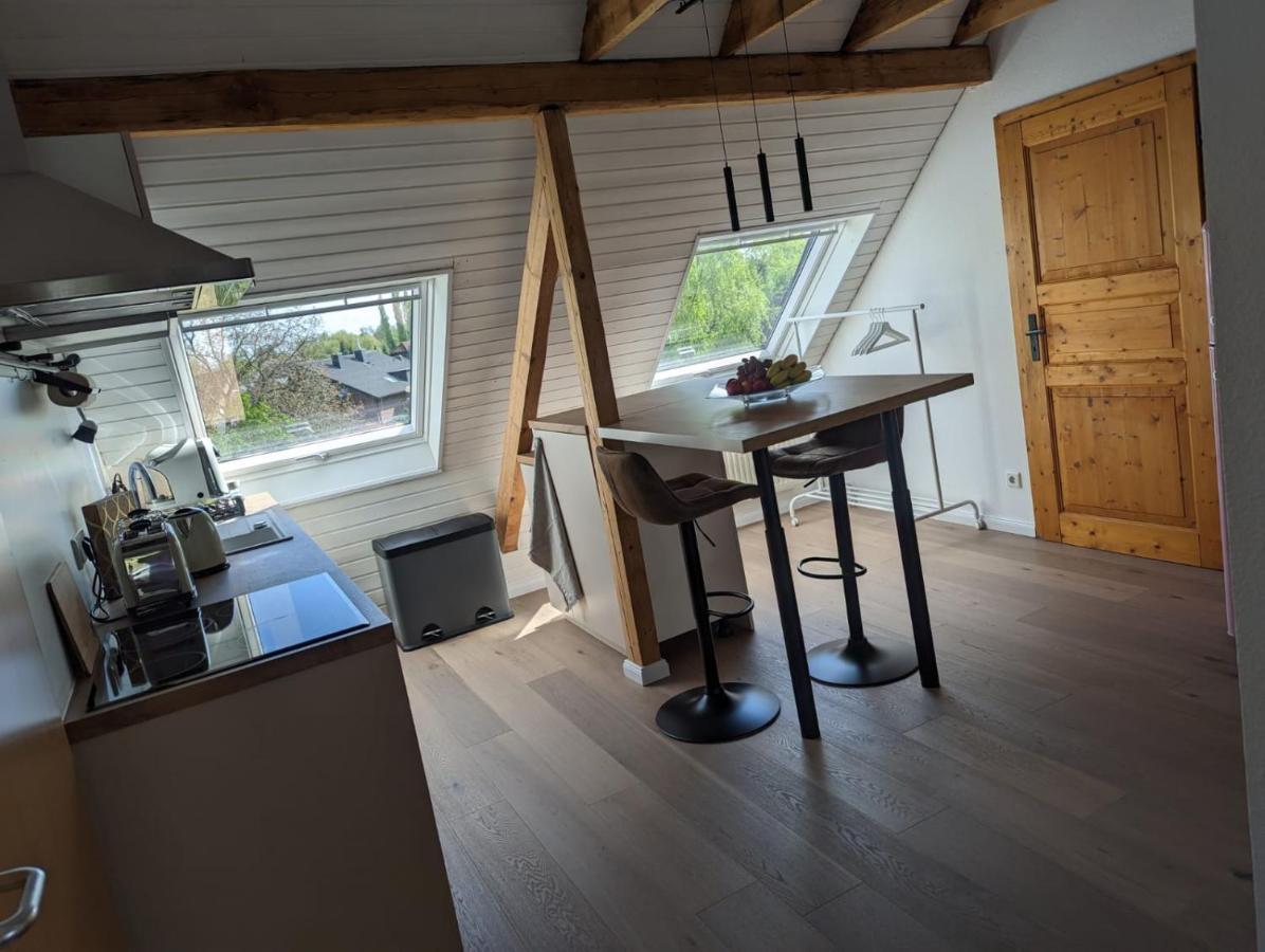 Helles Dachgeschoss-Appartement Крефелд Екстериор снимка