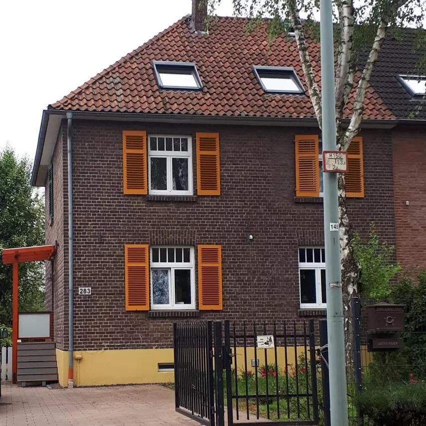 Helles Dachgeschoss-Appartement Крефелд Стая снимка